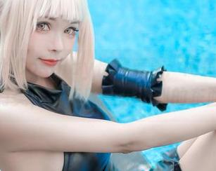 Kitkat Cosplay长腿魔法：网盘里不止有美，还有些意想不到的东西